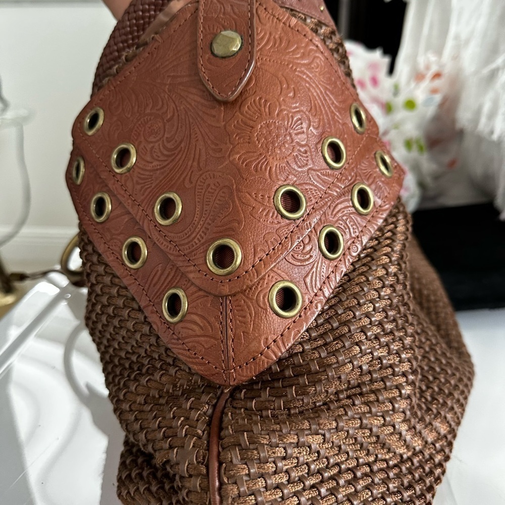 Cole Haan leather and woven thread Handbag. - Picture 5 of 11
